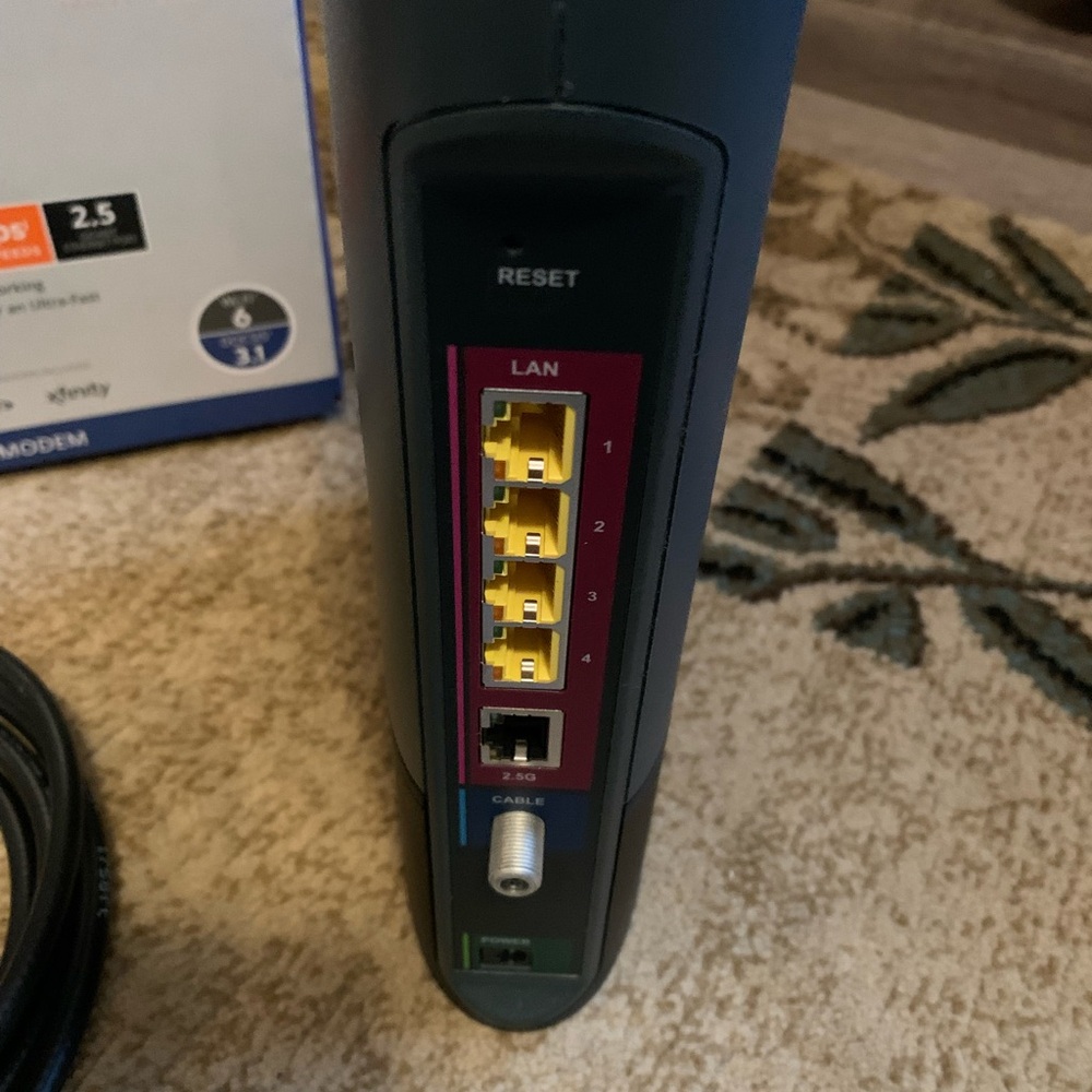 ARRIS SURFboard Wi-Fi Cable Modem - Picture 4 of 5